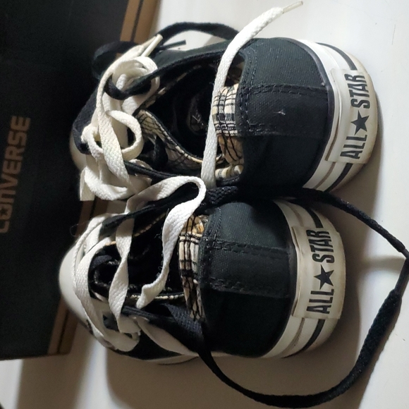 Sneakers - Picture 2 of 3